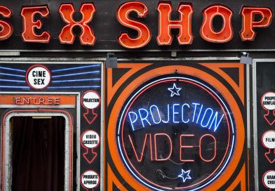 PORNOGRAPHIE ENDÉMIQUE : UNE AFFAIRE ESSENTIELLEMENT PÉNALE ET ÉDUCATIVE